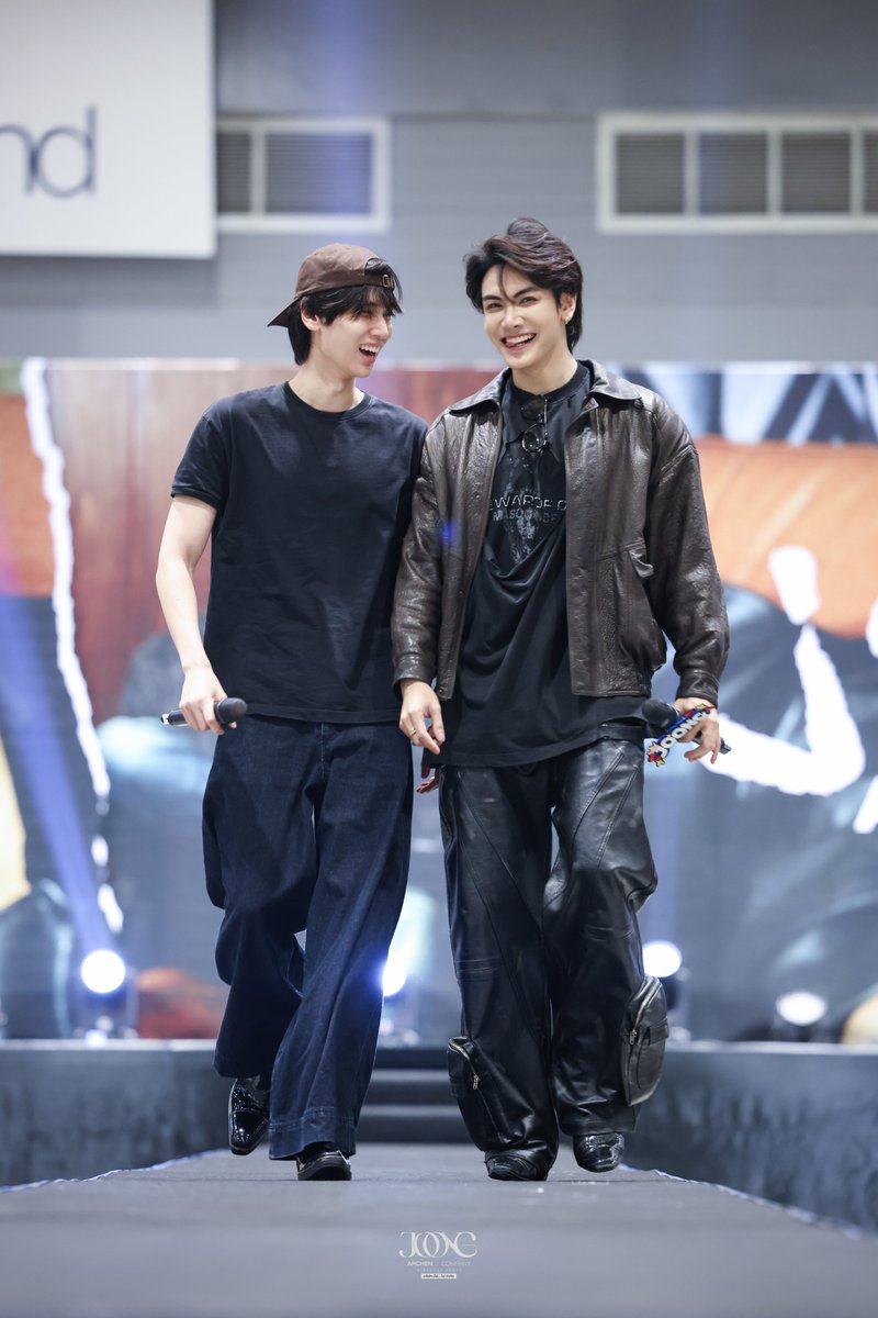 JoongOfficialTH's tweet photo. " ทำสิ่งที่ชอบกับคนที่ใช่ "

JOONG 25TH BIRTHDAY PARTY

#ไม่จุ๊บไก่ไม่จุ๊บม้าวันเกิดปีที่25ขอจุ๊บจุง 
@ChenRcj #จุงอาเชน #JoongArchen 
#Joong25thBDProject https://t.co/ZixQjhyuhE