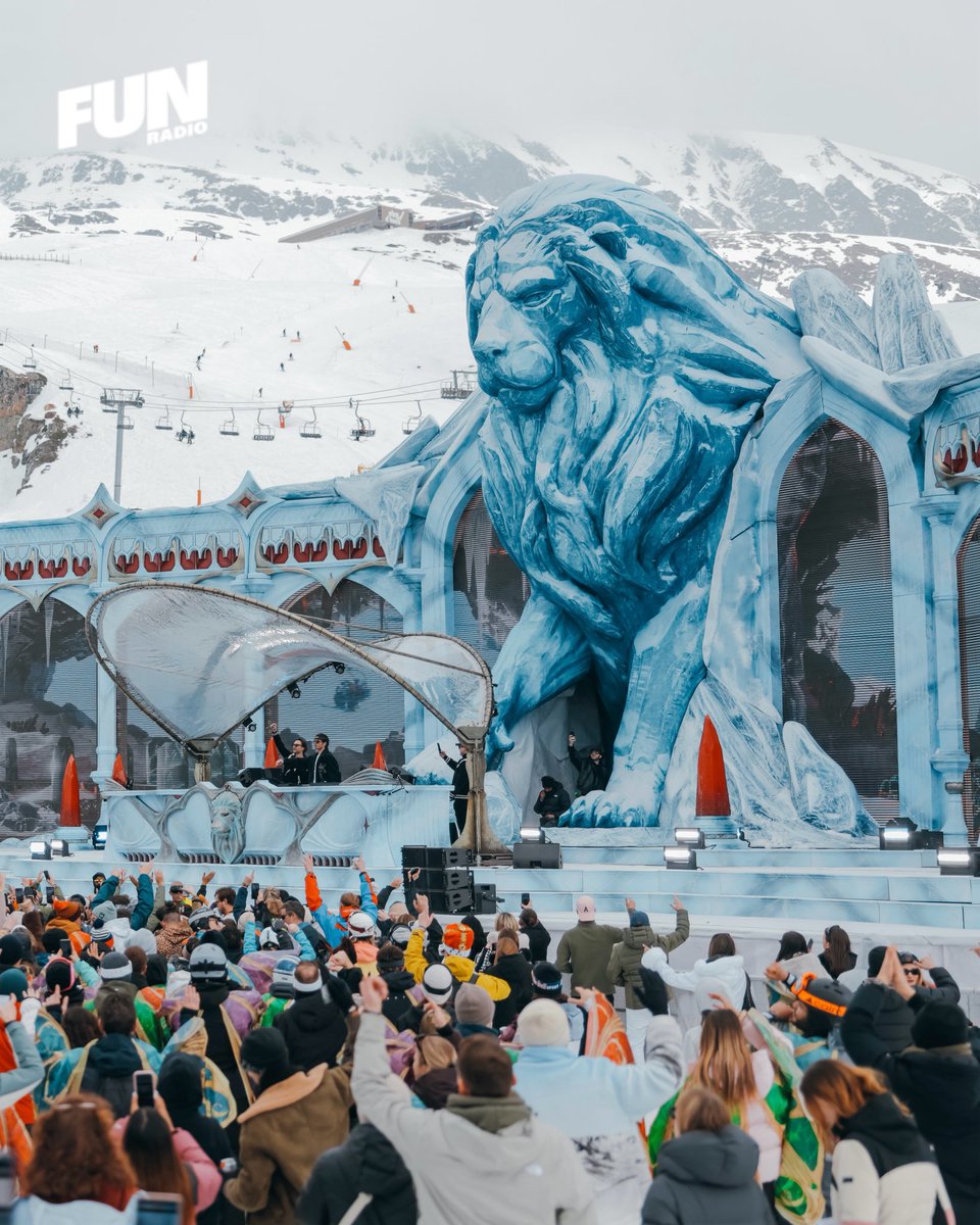 funradio_fr's tweet photo. 🦁❄️ ELLE RENAÎT DE SES CENDRES ❄️🦁

Tomorrowland Winter a débuté hier à l’Alpe d’Huez et, chose promise, chose due : le festival a dévoilé sa magnifique scène Orbyz, thème principal de l’édition 2025 de Tomorrowland, avant qu’un terrible incendie ne détruise en quelques minutes la mainstage. 🥲

Perchée à 2 100 mètres d’altitude, là où la mythique Amare se posait lors des précédentes éditions, le lion de glace est désormais prêt à accueillir les festivaliers. ❄️🥰

Rendez-vous dès mardi sur Fun Radio et sur nos réseaux sociaux pour vivre cette nouvelle édition qui s’annonce plus que jamais magique. 😍

📸 Tomorrowland
