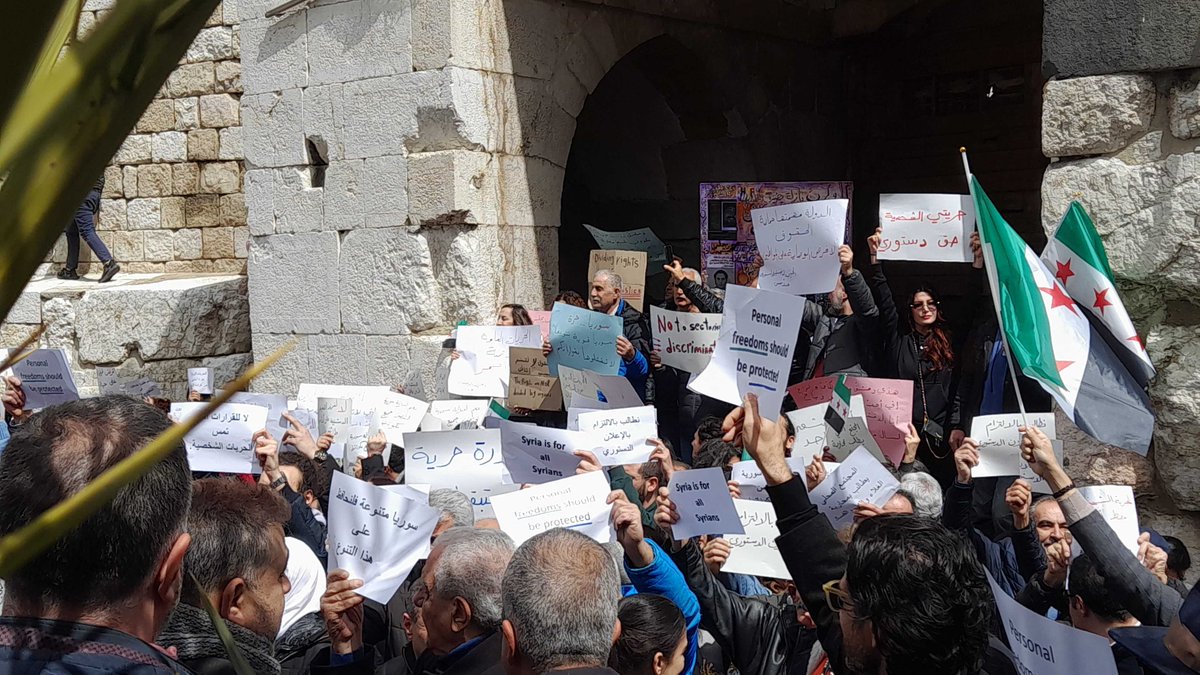 the_amargi's tweet image. Syria Protest Against Alcohol Ban
Hundreds gathered in #Damascus for a silent sit-in opposing Decree No. 311, which bans #alcohol sales across most of the city and restricts takeaways to three Christian-majority districts. 

Protesters condemned the policy as “sectarian,”