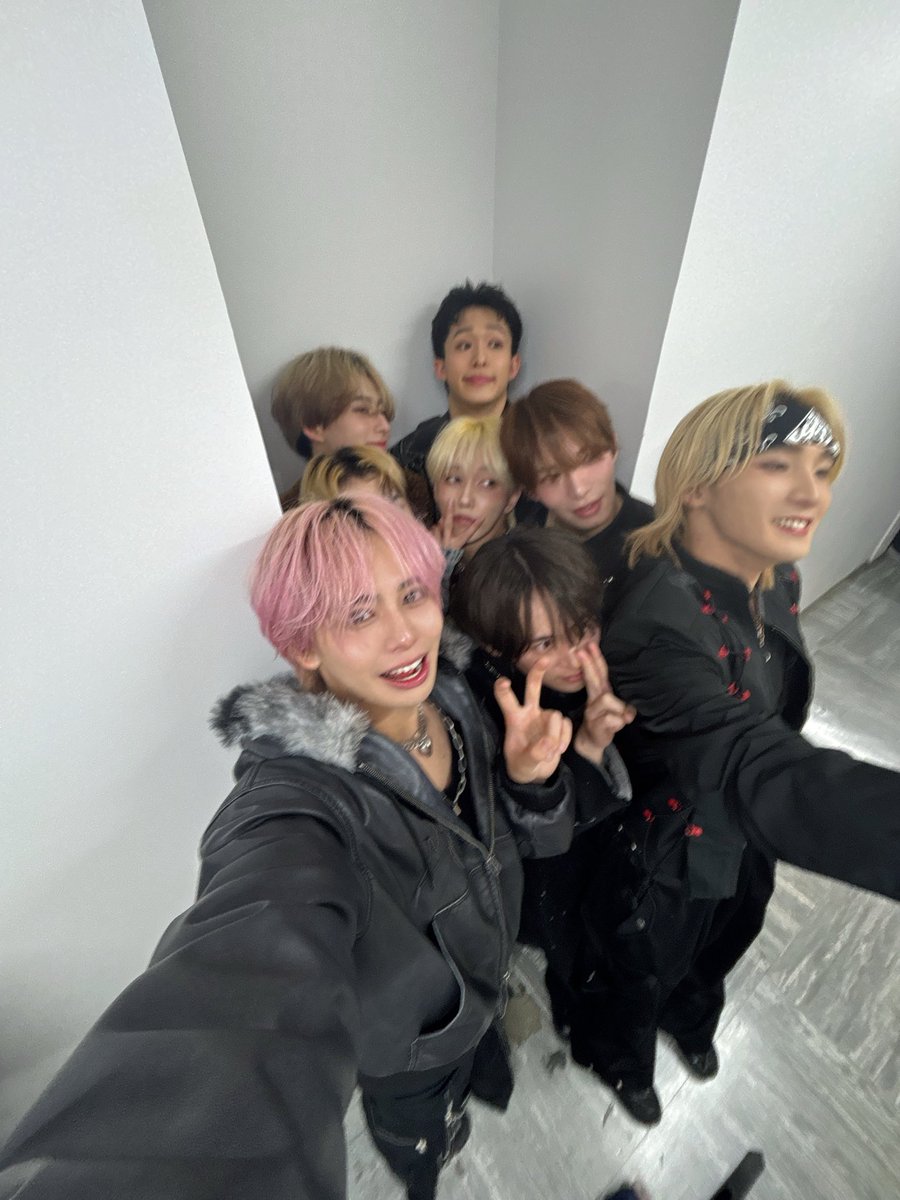 FAL(Def Class) tweet media