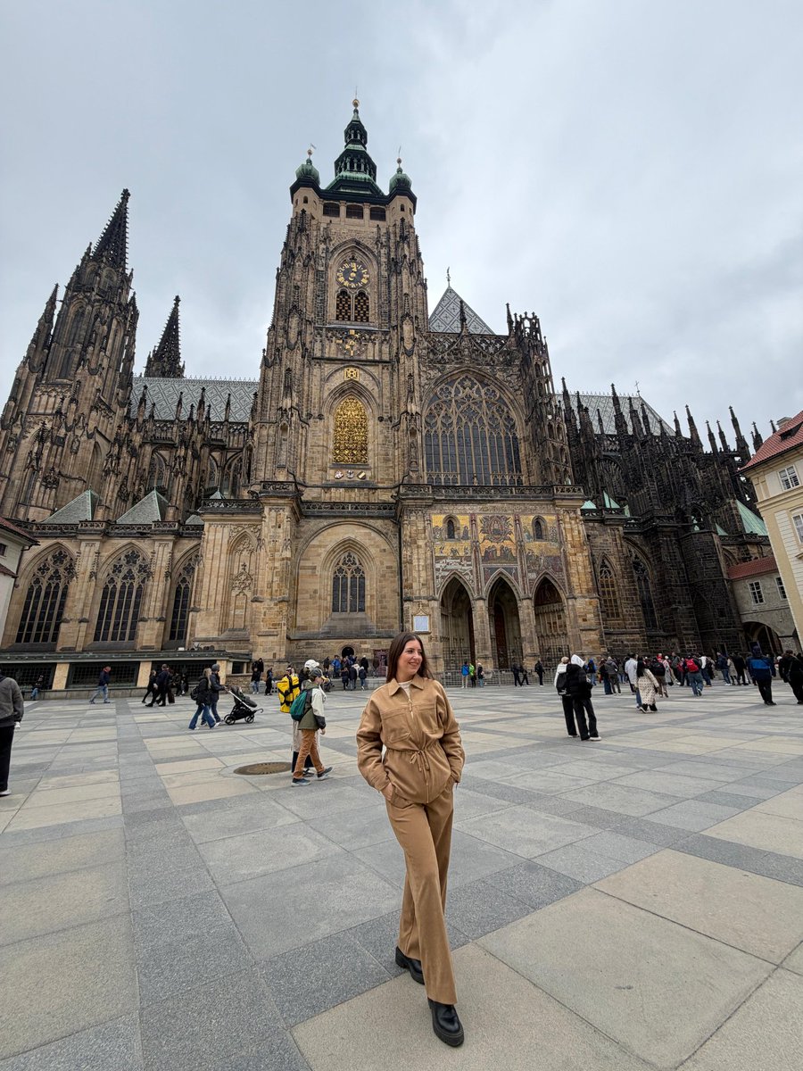 Mariadecasas's tweet photo. Praga me ha enamorado ❤️‍🩹 https://t.co/qOeHP7my1l