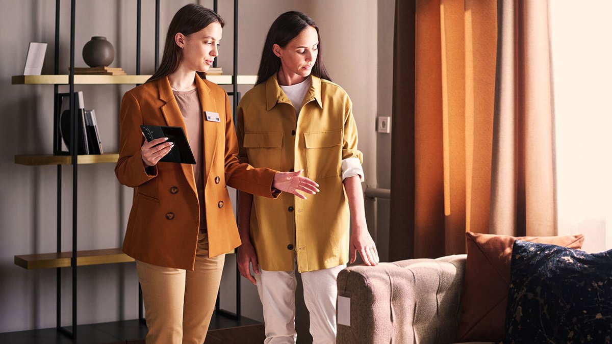 SamsungBizUSA's tweet image. Less guesswork, more consistency. Mobile task management for #RetailTech brings role clarity, deadlines and real-time visibility into one system, so every store executes the same playbook. 👉Explore how with #SamsungBusiness: smsng.us/MobileTaskMgmt