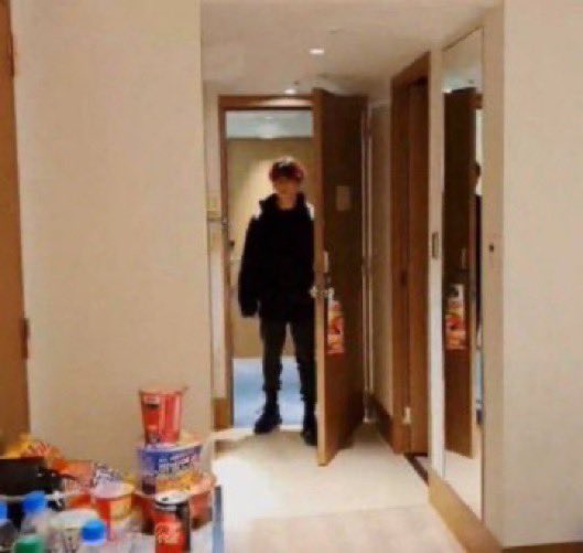 love when he just 🕴️