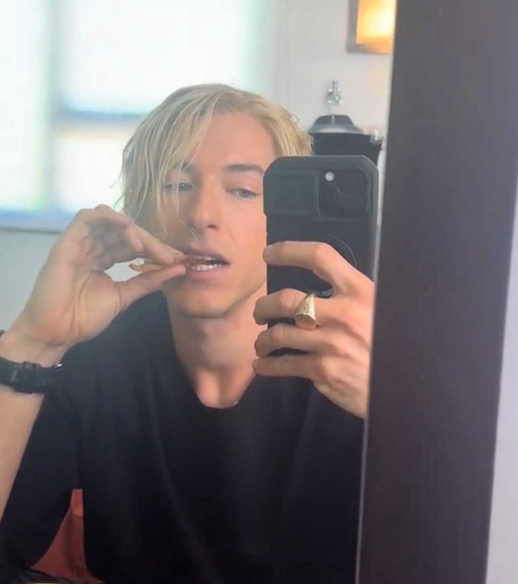 ช่วงนี้ซันจิฮ็อตมาก ติดอันดับ 1 ญี่ปุ่น โอเชียเนีย อเมริกาเหนือ อเมริกากลางและใต้

มีความเห็นจากทางญี่ปุ่นว่าอาจเป็นเพราะ #ONEPIECE Netflix และความนิยมในตัว Taz Skylar ที่สูงขึ้นด้วย ดีใจกับฮีจริงๆ