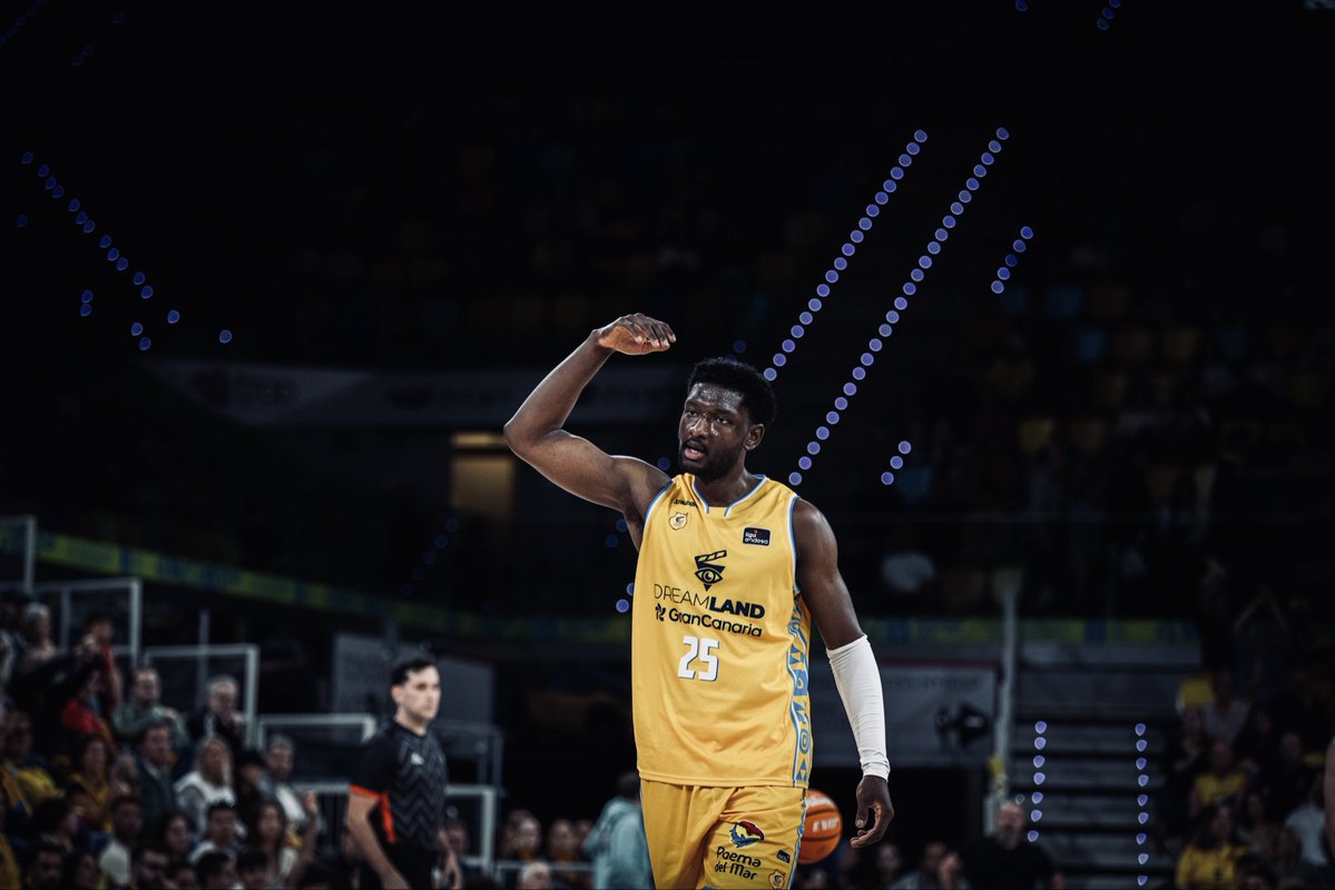 Chimezie Metu™ tweet media