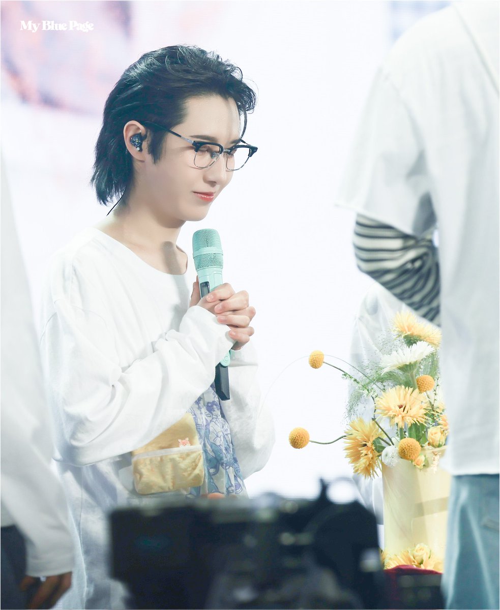 happy 26 💐💛 

#황런쥔짜생일축하해 
#YellowSpringRENJUNDay