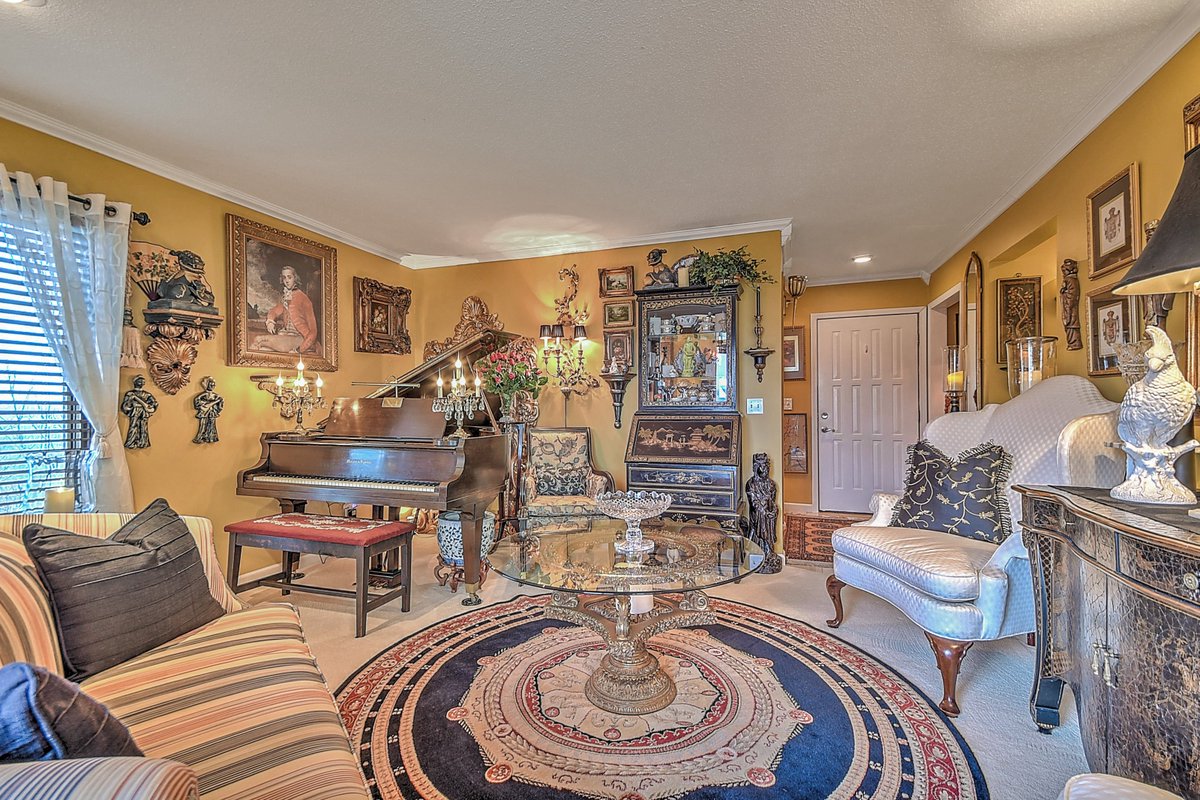 Zillow Gone Wild 🏡 tweet media