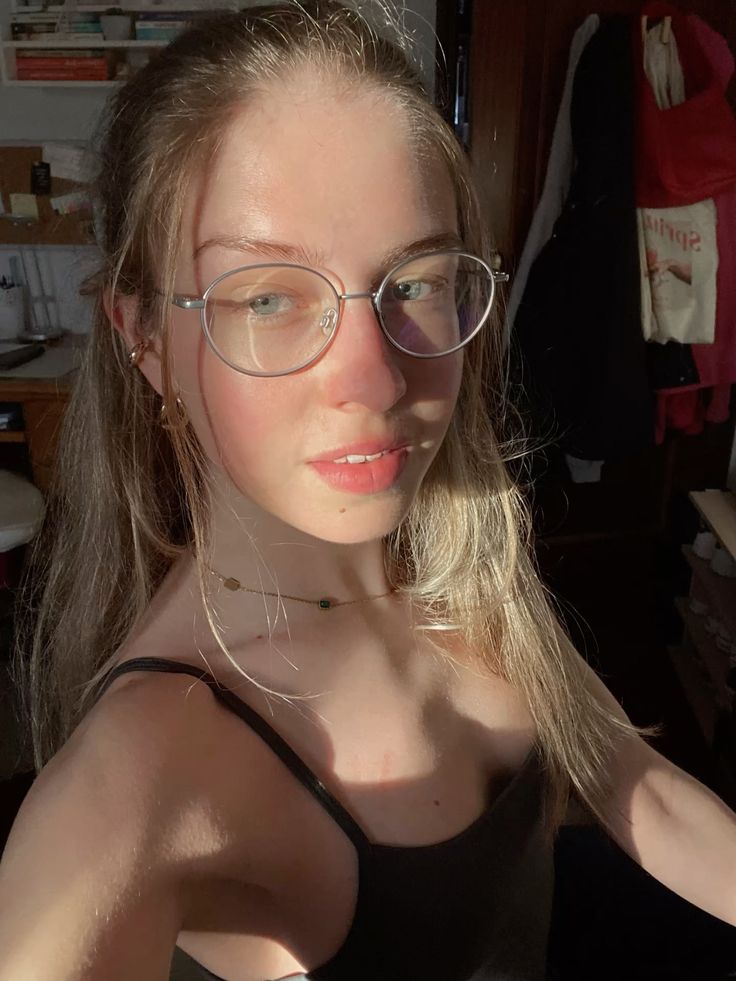 Melisasmith_'s tweet photo. My CV 🫰🏻
Name: Aizal D'Souza 
Age: 20
Height: 1.70m
Country: Russia 🇷🇺
Origin: England 🏴󠁧󠁢󠁥󠁮󠁧󠁿 https://t.co/4wzx4F5HrR