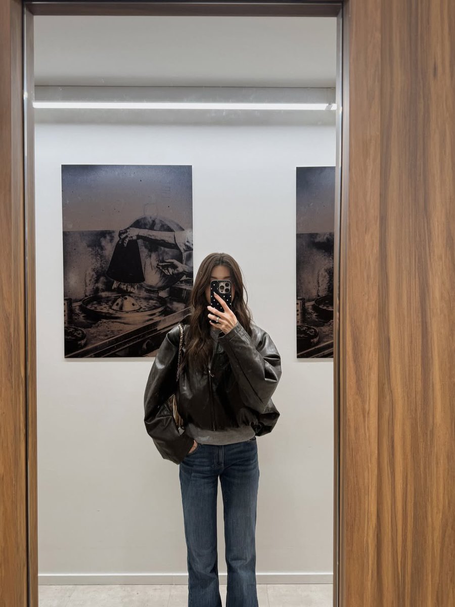 MirrorPics's tweet photo. Lena Schuett https://t.co/P8tpJjyd3K