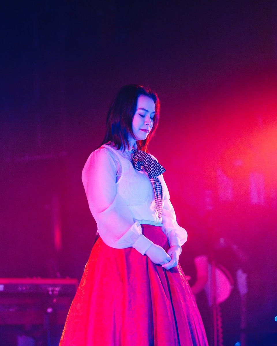 mitski world 🐈 tweet media