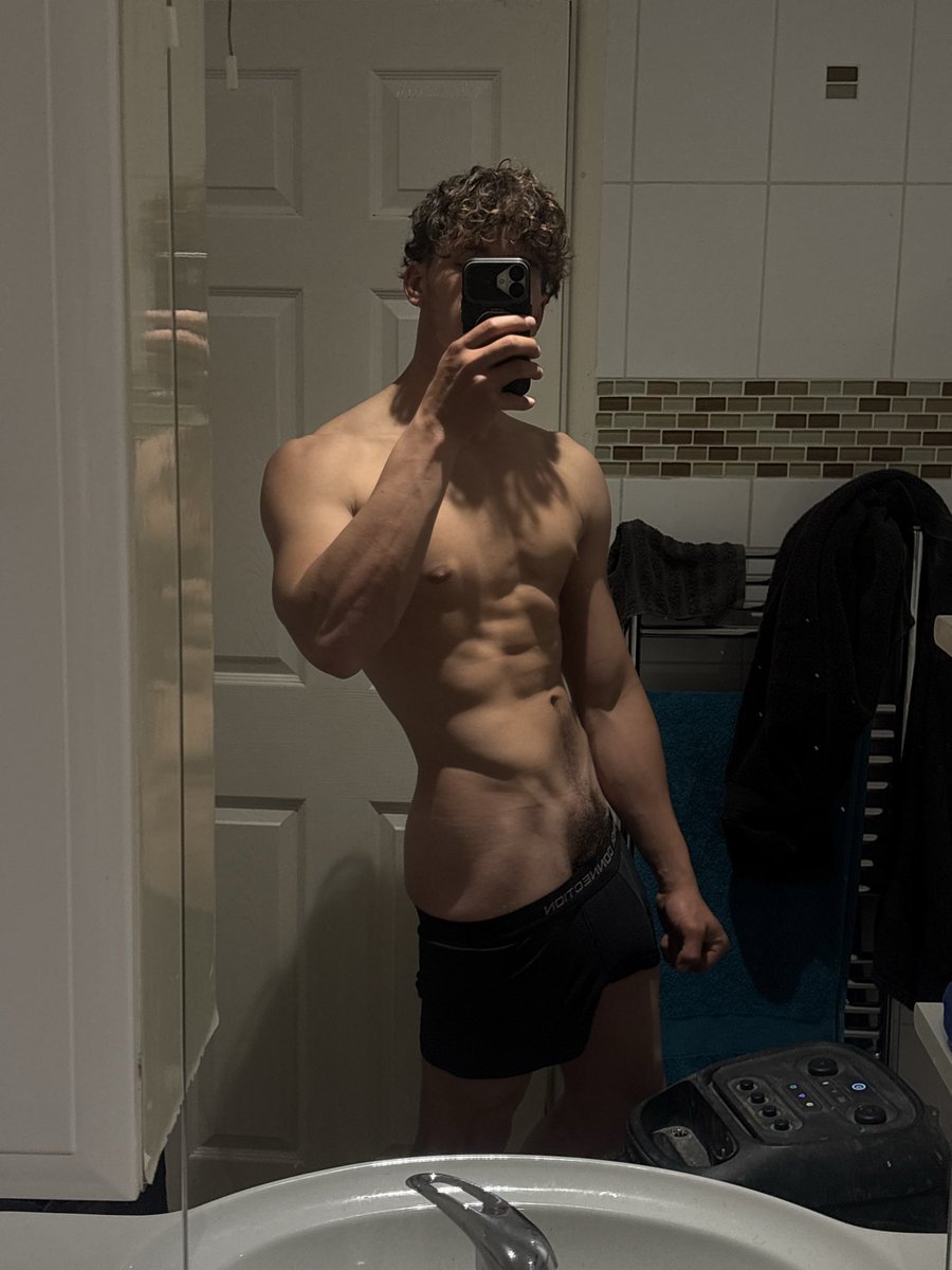 originalbatty's tweet photo. Need a cute boy on his knees! https://t.co/M5ozSst84m