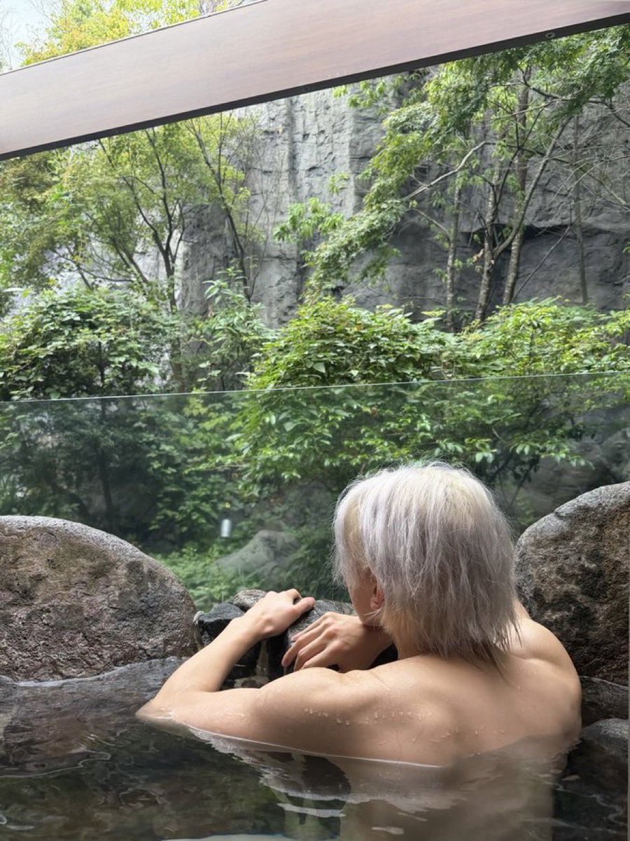 yeosang has pretty feet ⛰️ tweet media