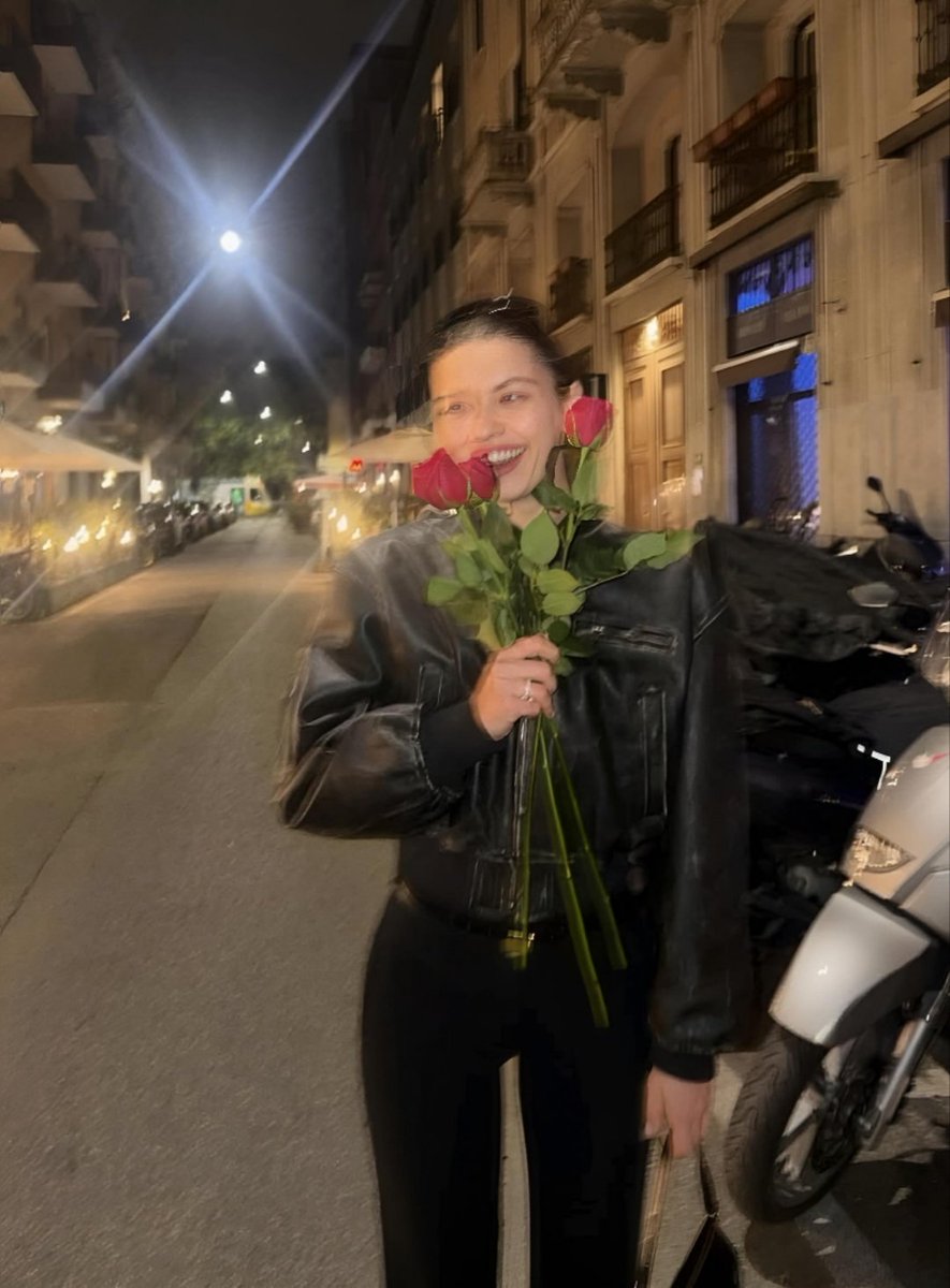 Listeland tweet media