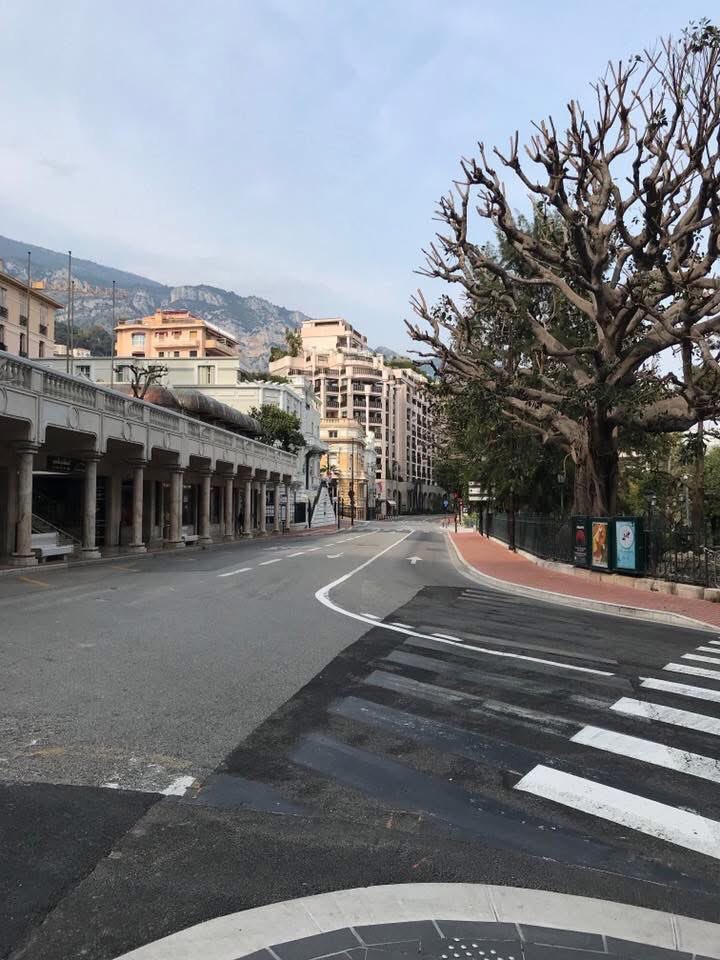 schweizok2's tweet image. Erinnerungen an den 22. März 2020 
DAS GAB‘S HIER NOCH NIE 😮
Ausnahmezustand in Monte-Carlo, Monaco 🇲🇨
#Coronavirus 
Kein Mensch auf den Straßen !! 
Alle Touristen haben fluchtartig das Fürstentum verlassen. 
Das Formel1-Rennen wurde abgesagt!! 
Wir haben uns dann auch auf den
