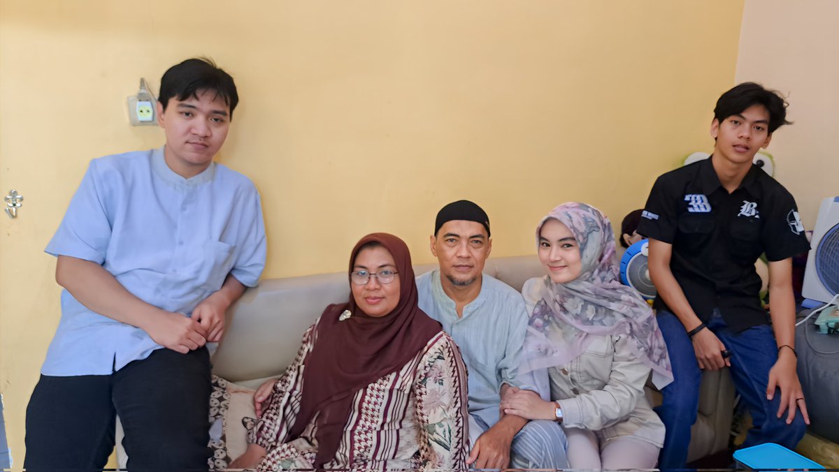 Riezmaaptr tweet media