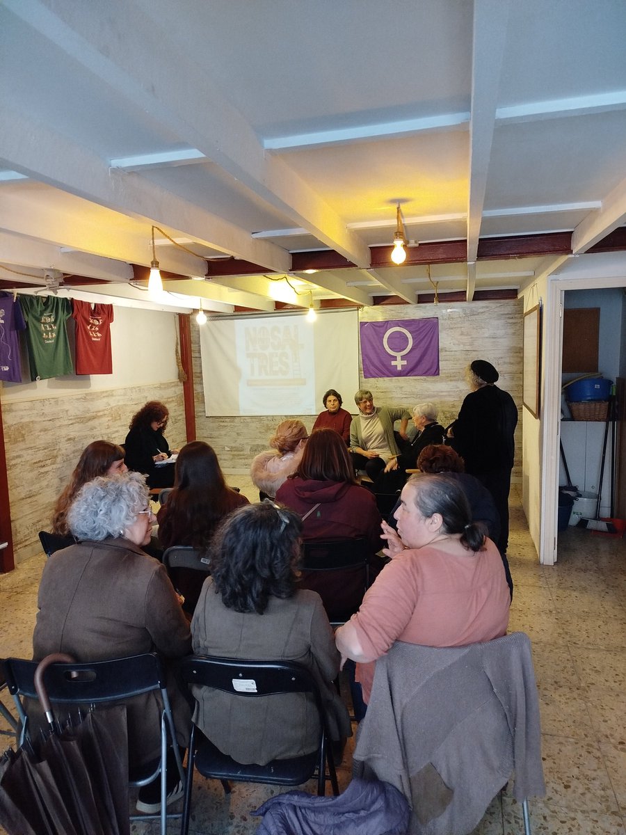 Decidimalacanti's tweet photo. La X edició de la Fira del Llibre Feminista d'Alacant ha sigut un èxit 
L'enhorabona a totes les que ho heu fet possible 
Avancem juntes i construïm el País Valencià feminista ♀️✊ https://t.co/WgqQiGHU7n