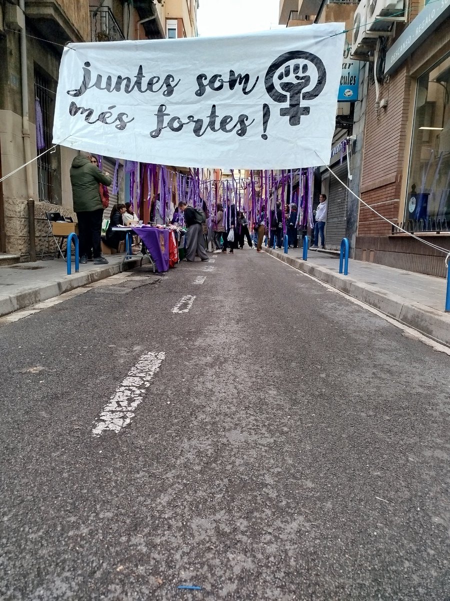 Decidimalacanti's tweet photo. La X edició de la Fira del Llibre Feminista d'Alacant ha sigut un èxit 
L'enhorabona a totes les que ho heu fet possible 
Avancem juntes i construïm el País Valencià feminista ♀️✊ https://t.co/WgqQiGHU7n