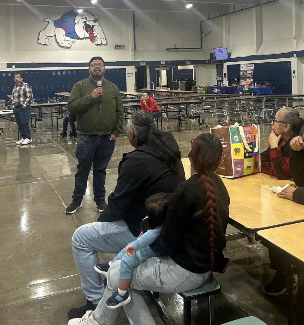 quesnelc's tweet photo. Personal del Departamento de Protección de @consulmexpot brindó pláticas informativas en el #ConsuladoMóvil en @CityofWoodburn sobre "Conoce tus derechos ⚖️" y  los servicios que se ofrecen a la comunidad 🇲🇽 en materia de protección consular https://t.co/9nMtddW9wn