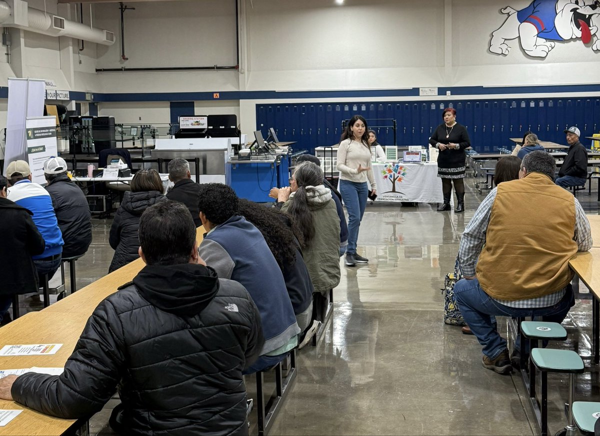 quesnelc's tweet photo. Personal del Departamento de Protección de @consulmexpot brindó pláticas informativas en el #ConsuladoMóvil en @CityofWoodburn sobre "Conoce tus derechos ⚖️" y  los servicios que se ofrecen a la comunidad 🇲🇽 en materia de protección consular https://t.co/9nMtddW9wn