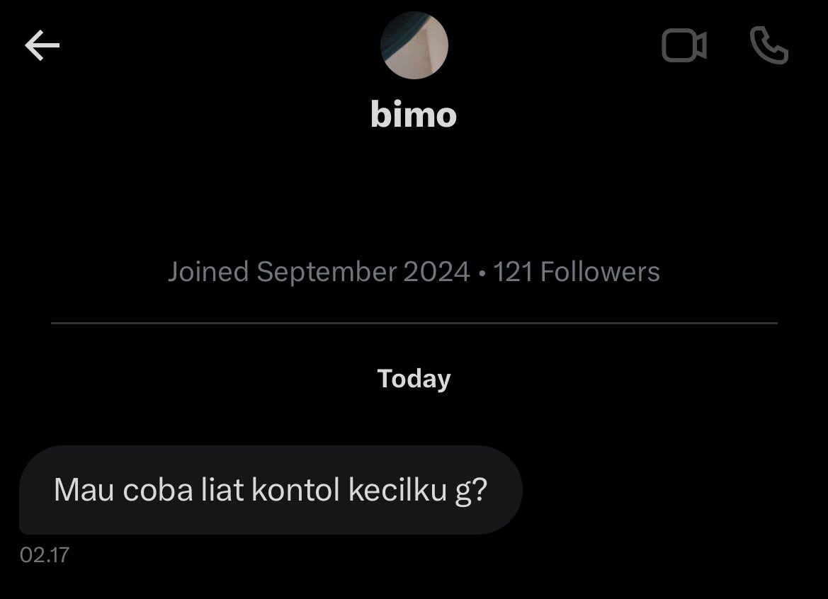 yeposso's tweet photo. udah kecil ngapain lu pamerin bimo https://t.co/FnjeQISFSz