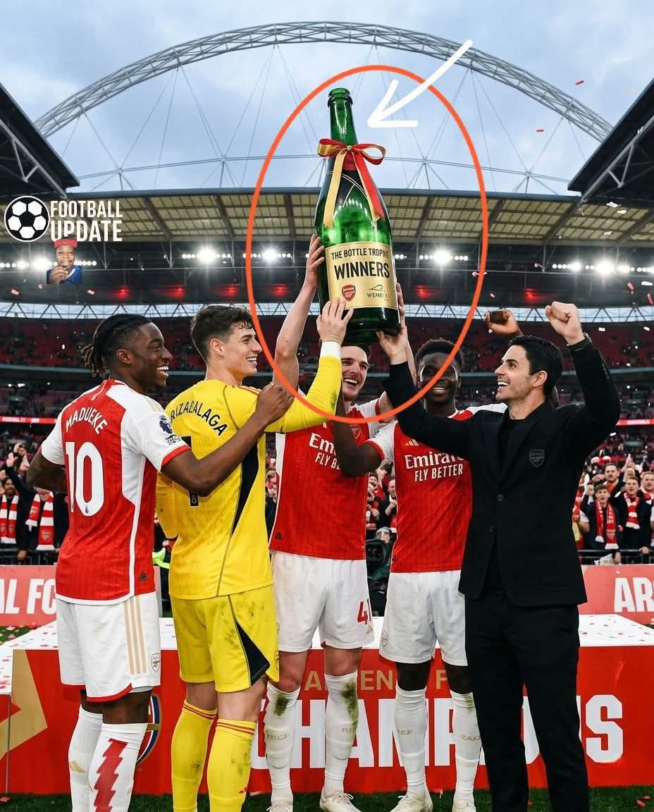 davirez7's tweet photo. Arsenal dey ways lift Bottle Every year @Nyene_abasi @AkanimiltonM  @SportsCenter https://t.co/DMIfXCHw0a