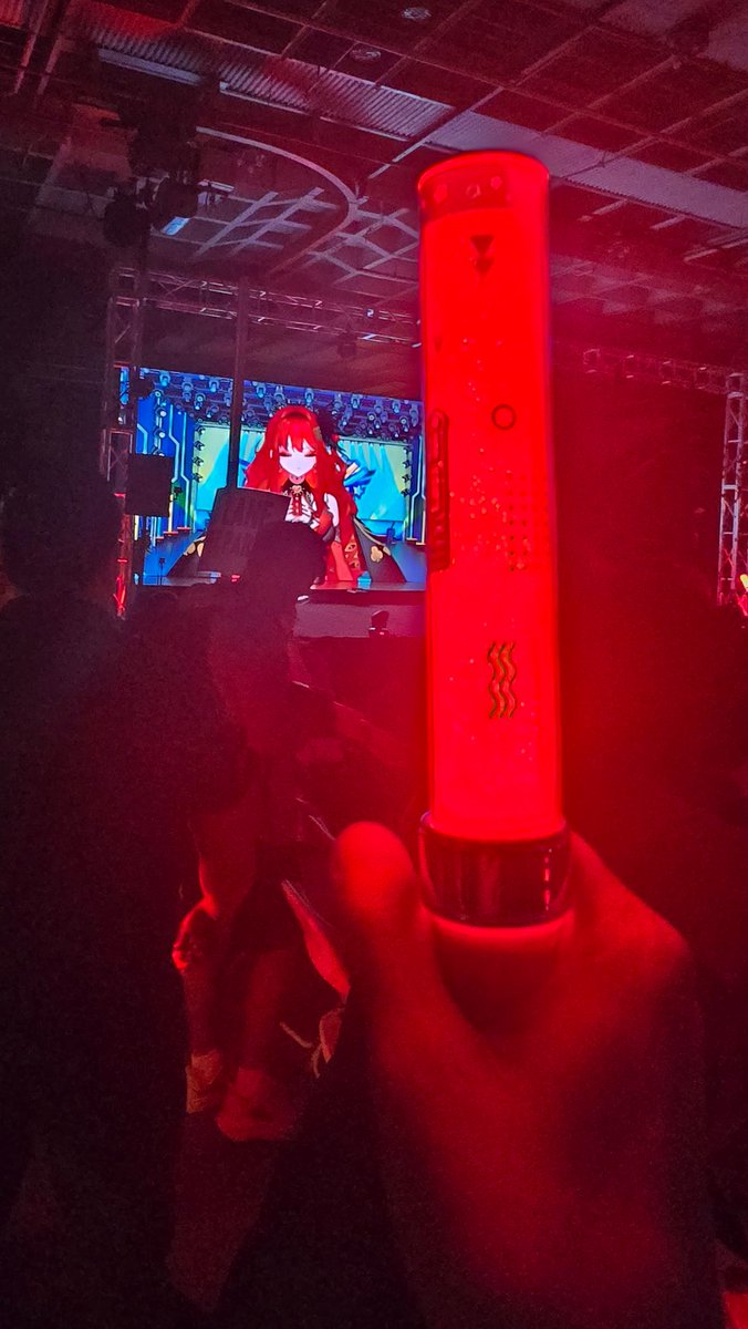 Oshi on deck was fun last night but now my whole body hurts. only getting an hour of sleep the day destroyed me