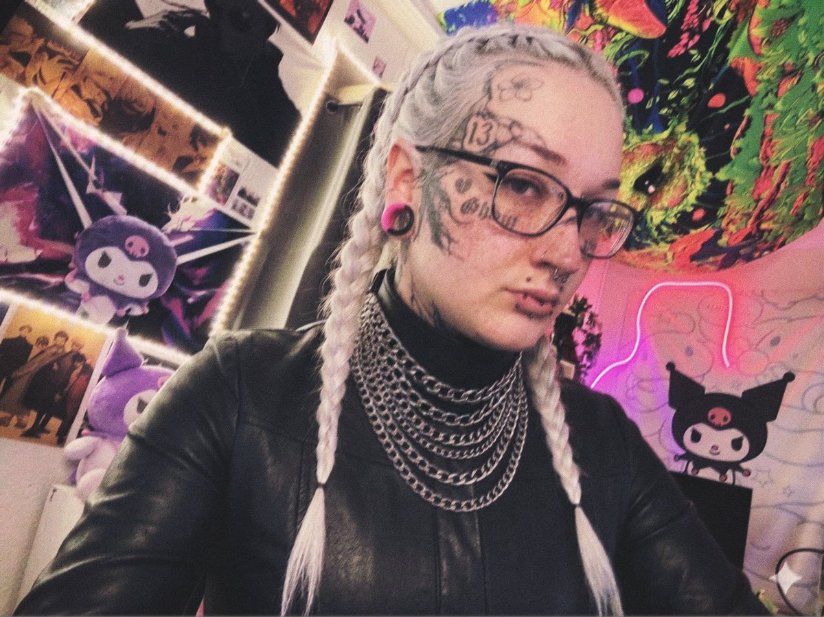 FindomMonsterSophie955 tweet media