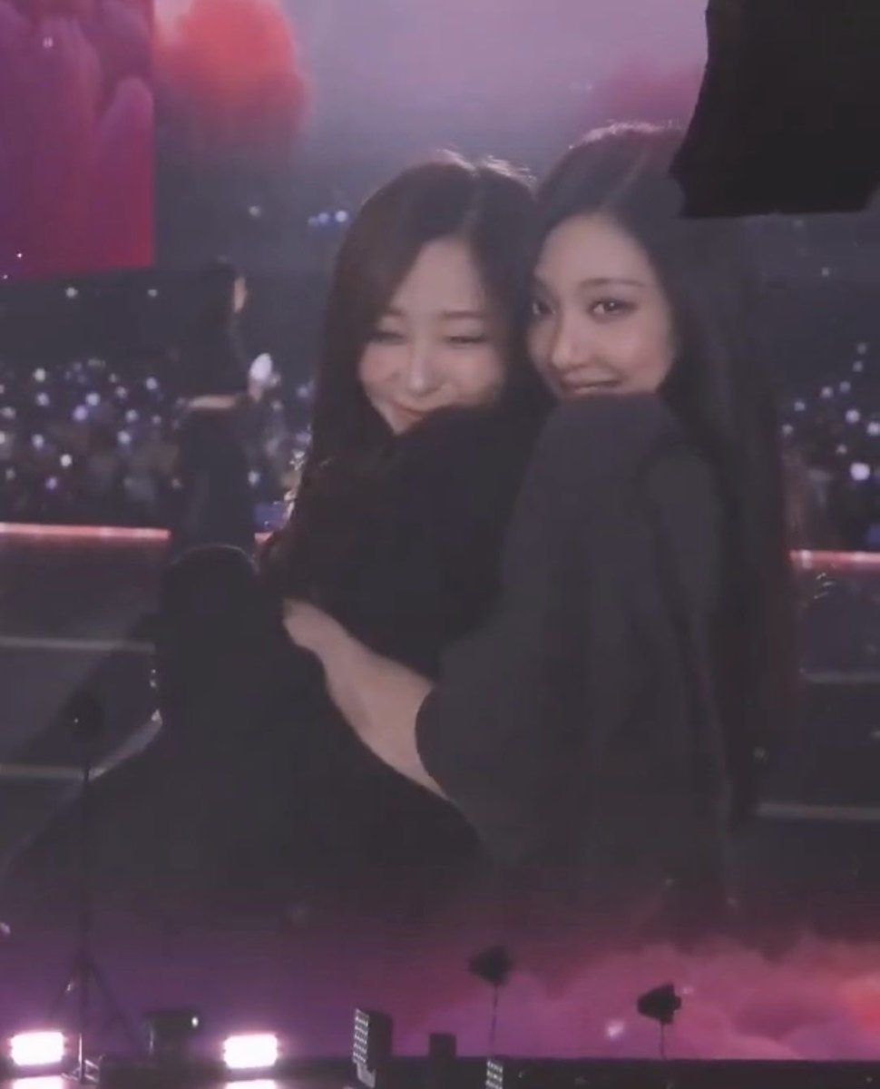 aeris hilton tweet media