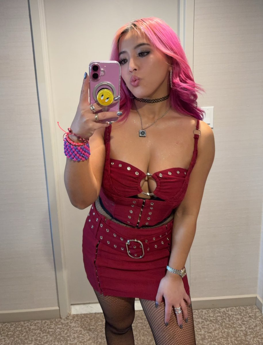 Hot Babes 'N Pro Wrasslin tweet media