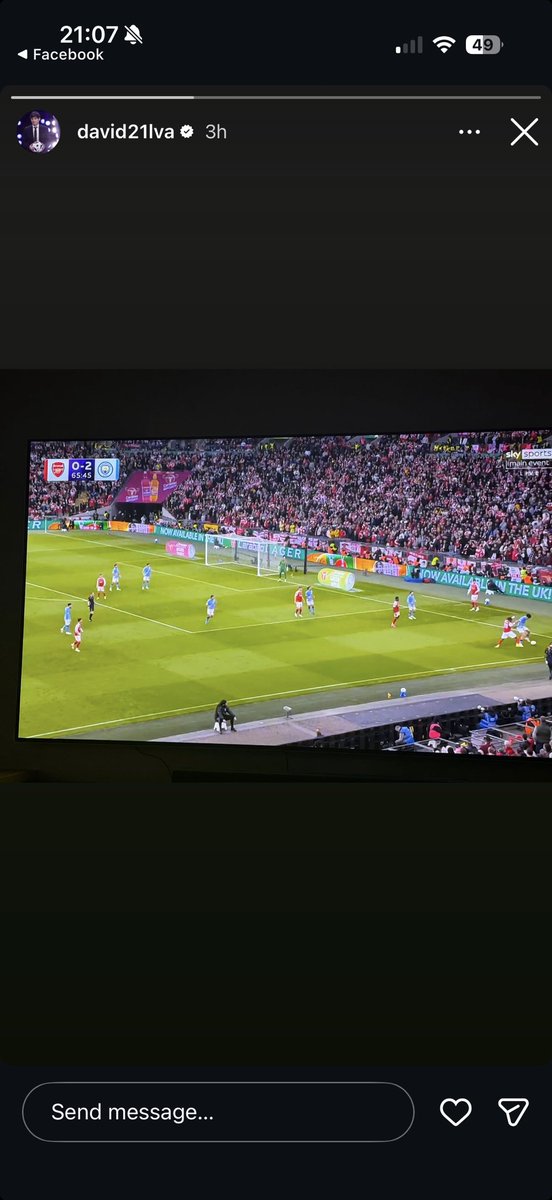 Love the fact David Silva is watching the blues