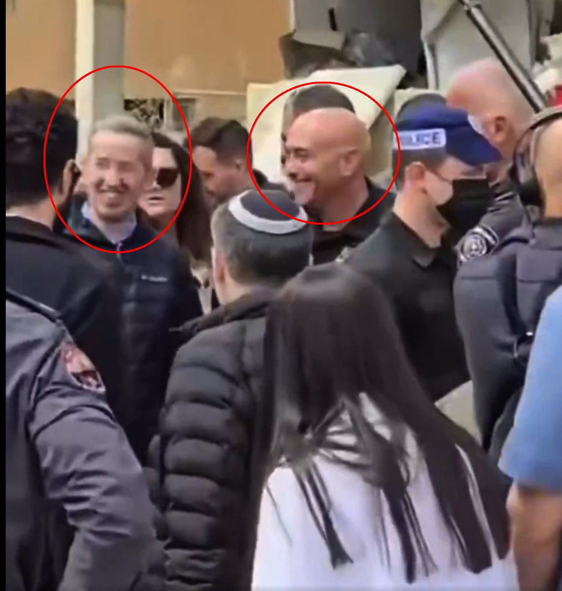 andredimauro's tweet photo. What’s so funny? Why are they laughing? Could this be out-of-control AI making mistakes again, or distracted actors? Notice that the advisers are laughing, and the supposed Netanyahu also seems to find it funny. Strange...
#Netanyahu #netanyahudeath #NetanyahuAI #BibiBot https://t.co/KOTTS50ij1