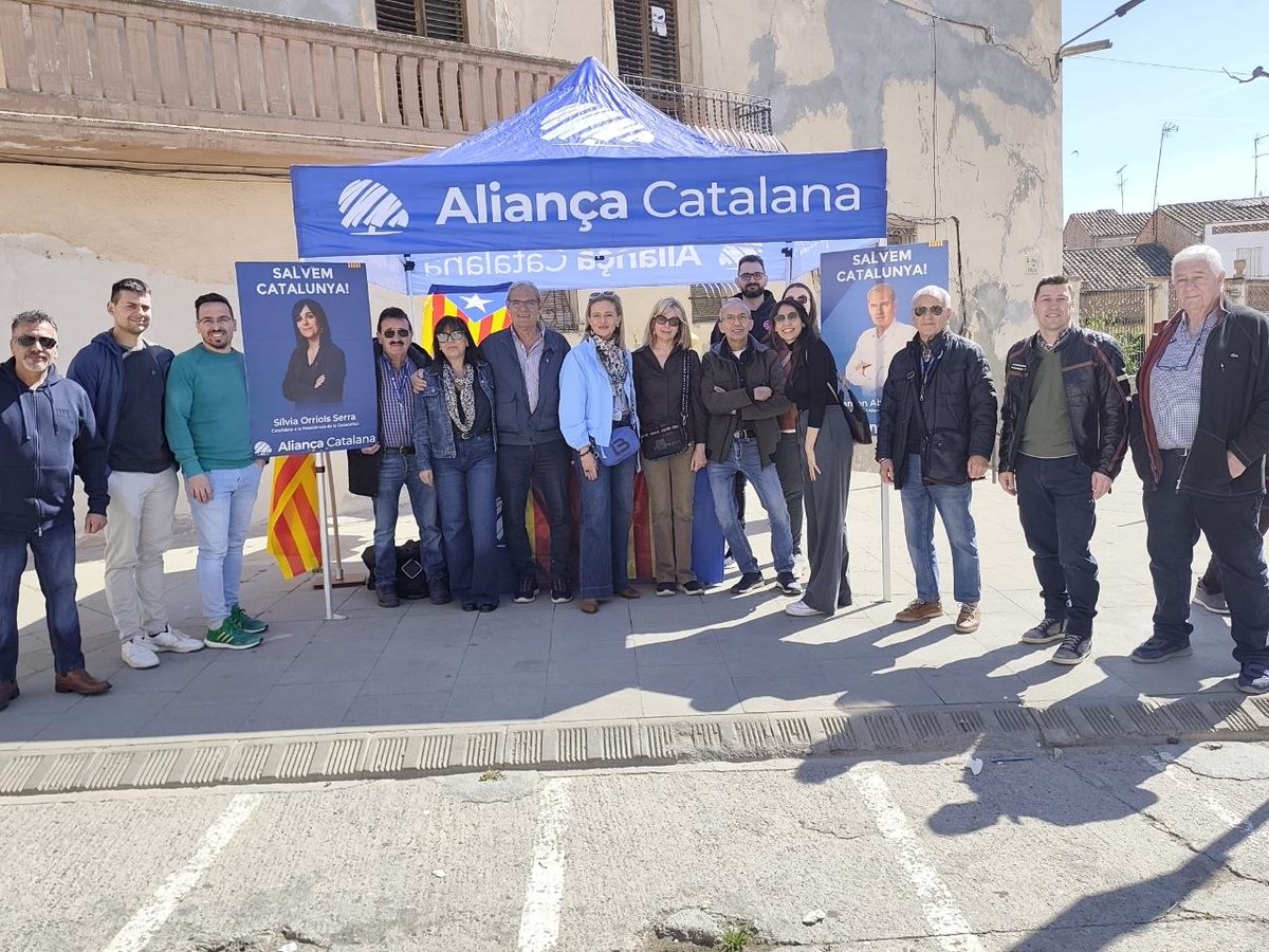 Hi ha qui s'amaga darrere d'una pintada. Nosaltres sortim al carrer i donem la cara per explicar la Catalunya que volem.

A Alcoletge hem tornat a comprovar el suport de la gent.

Gràcies per l'acollida i l'escalf rebut!

💙#SalvemCatalunya