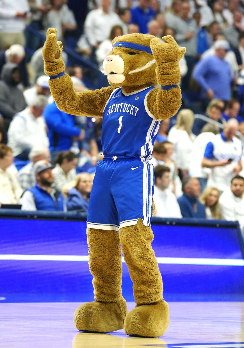 TreNCAAChile's tweet image. Mayor número de participaciones consecutivas en el Elite Eight sin Kentucky:

2021-26: 6
1987-91: 5
2006-09: 4
1979-82: 4

(La ronda comenzó en 1951)