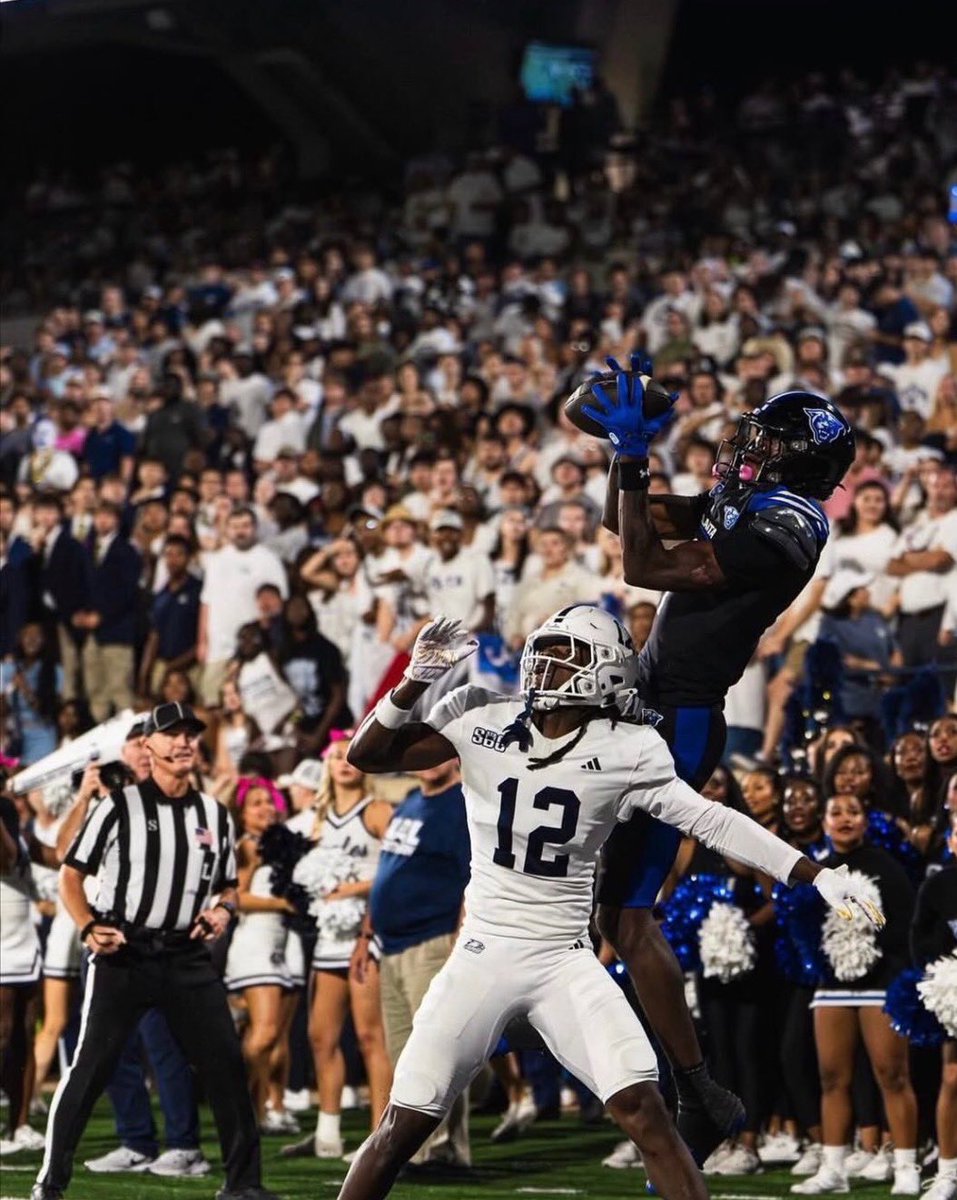KentaviousT2's tweet photo. I’m blessed to officially receive my first offer from @GeorgiaStateFB @GreenFarrod1 @leakbryant 
@hxllywoodBN @CoachBama_ @CalebSisk_ @EliseMinor @__AustinButler @MattDeBary @Coach_B_Jones_ @PrepRedzone @PrepRedzoneGA https://t.co/skCRszeW7w