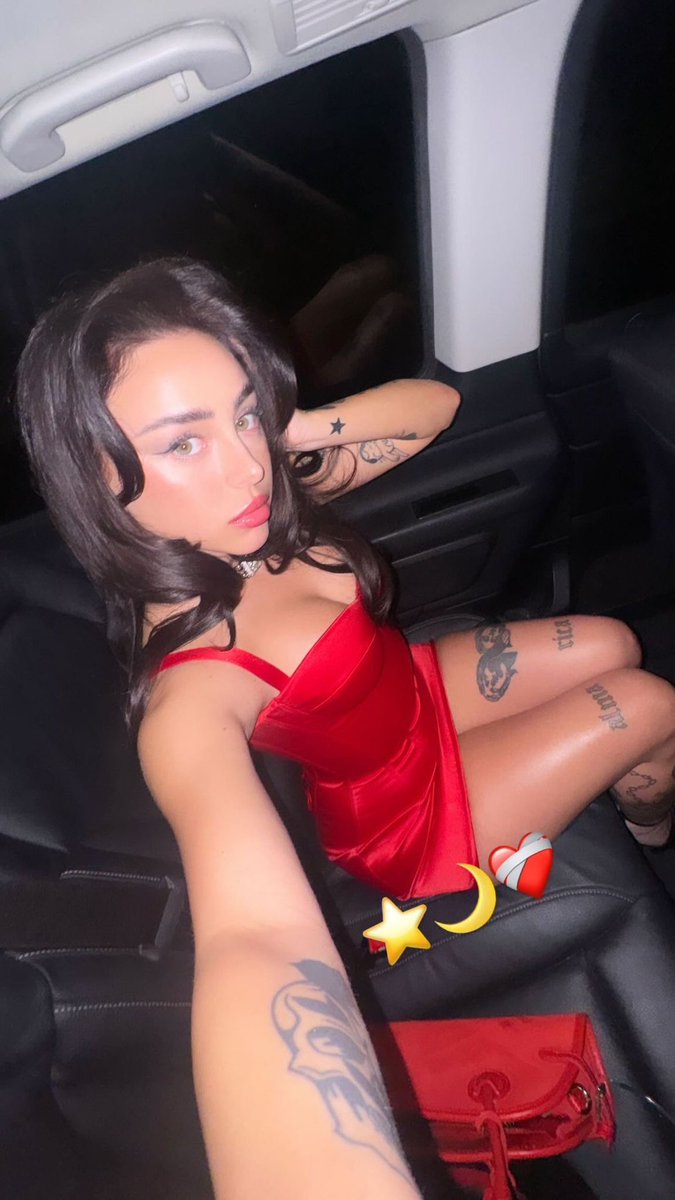nnickinicole18's tweet photo. Nicki Nicole roja para la envida 💋 https://t.co/bMGnALVslJ