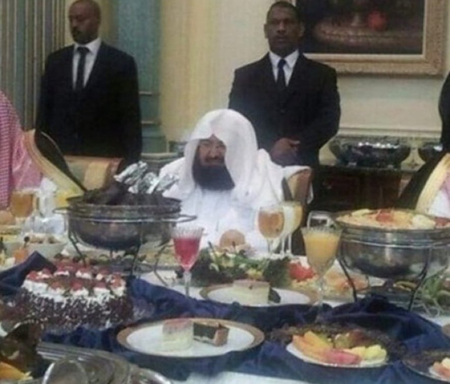 بلاد المسلمين بتتقسم بين الأمريكي والإسرائيلي كأنها قطع بيتزا، وفي وسط ده طالعين الإخوة الوهابية الإبستينية يكلمونا عن عقيدة 110 مليون مصري و100 مليون إيراني، أقلية صغيرة لكنها قادرة تقلب اتجاه المعركة بالكامل من جهاد ضد إسرائيل الكبرى إلى حملة تكفير ضد شعوب المنطقة كعادتهم.