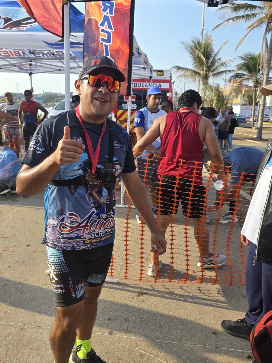 LicRomanJimenez's tweet photo. Muy contento en mi primera participación en el Aquatlon que se llevó a cabo hoy en Coatzacoalcos mi relevo y yo, obtuvimos el 7o lugar. https://t.co/IYS4PMggUe