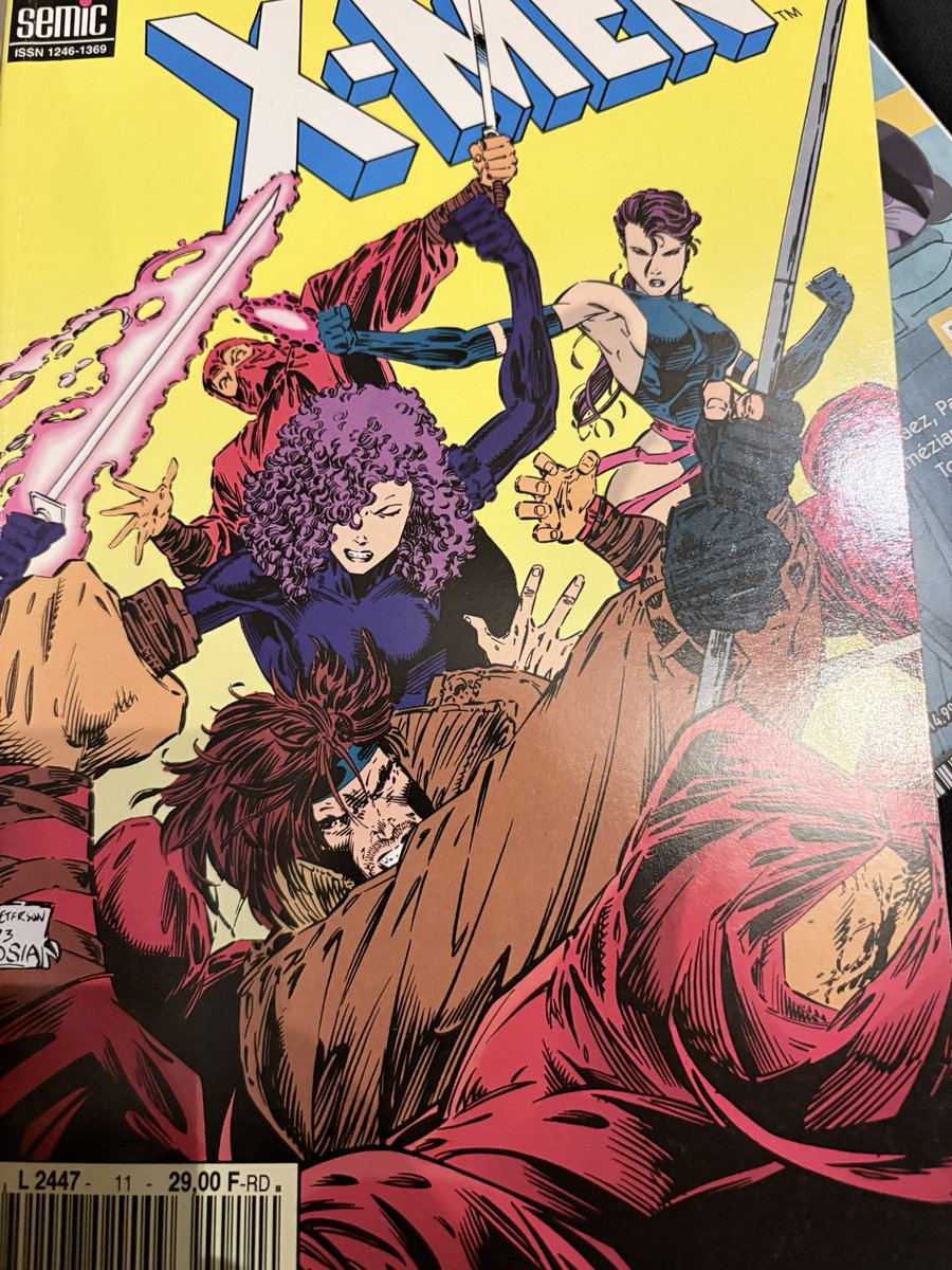 darthfilou's tweet photo. @paninicomicsfra Le run MCP des regrettés #SamKieth &amp; #PeterDavid étaient insérés en fin de VI #Xmen &amp; je dois avouer qu’à l’époque le style m’avait un peu déboussolé (j’étais pas prêt). Il a aussi fait cette cover🤩 qui introduit ce #XmenSaga …alors que le contenu n’avait pas de lien 😅🤔
#RIP https://t.co/ouecgogCc9