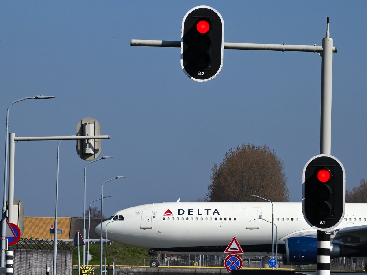 MvanDusseldorp's tweet image. Traffic from the right here in Amsterdam!
.@Delta #Delta #STOP #RedLight