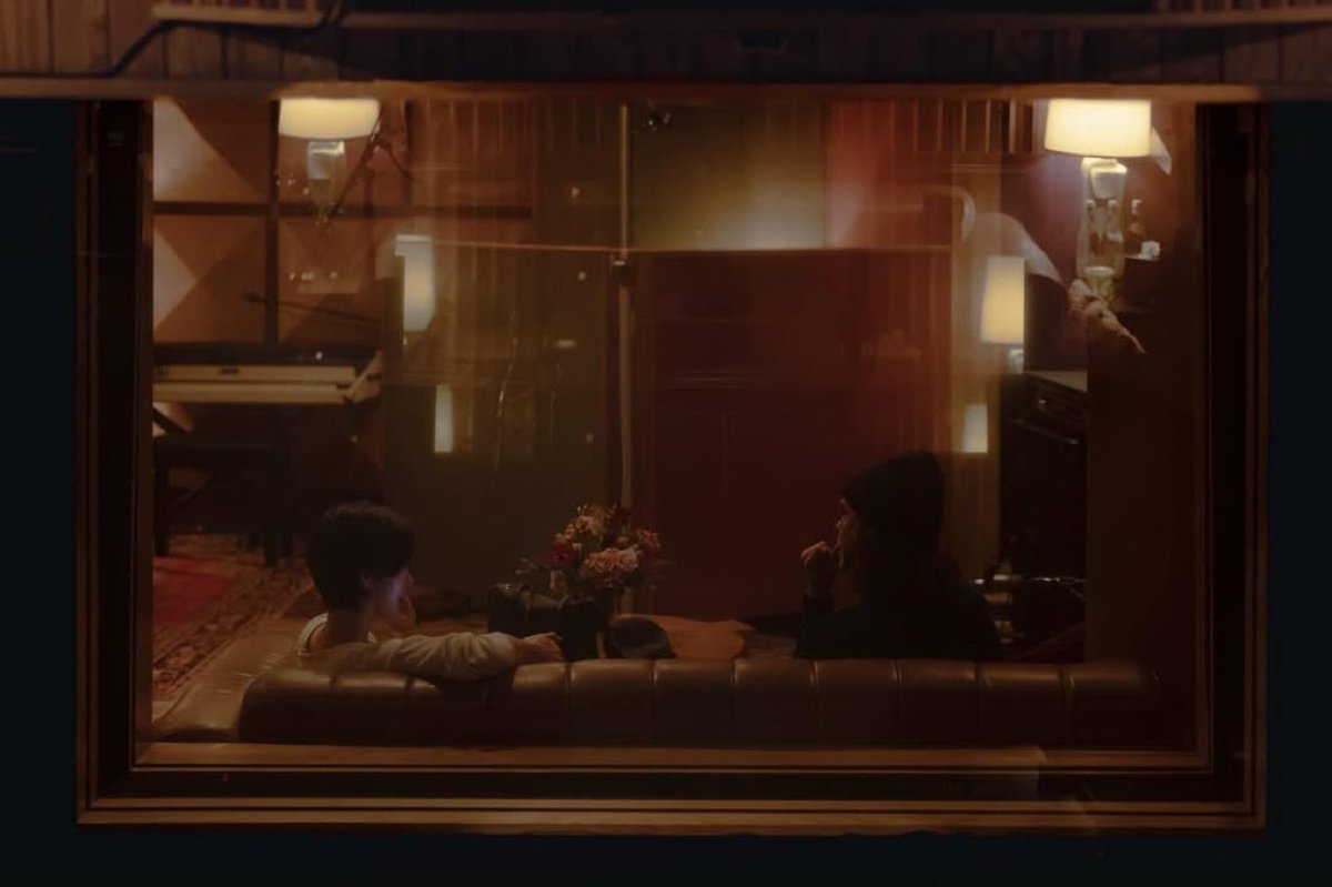 Gracie Abrams France tweet media