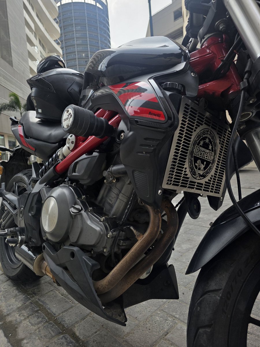 carmaf174's tweet photo. Chicos buenas tardes, si hay alguien interesado en comprar mi moto Marca Benelli 302s Año 2023, vendo la mía. Tiene apenas 25 kil km.
Detalles: tiene el posa pie izquierdo roto, tengo la pieza, leve golpe en el tanque nada mas, pido $4.6 precio a tratar. https://t.co/9XlcYMW66L