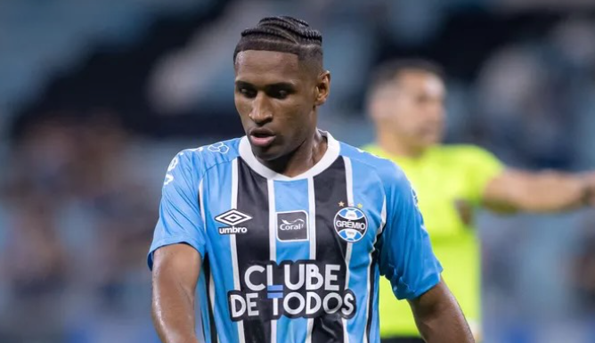 Mais do que futebol: hoje faltou VONTADE. 

Hoje vimos jogadores sem intenção nenhuma de batalhar em campo. 

Tetê foi um dos mais DESCOMPROMISSADOS com o jogo. Infelizmente.