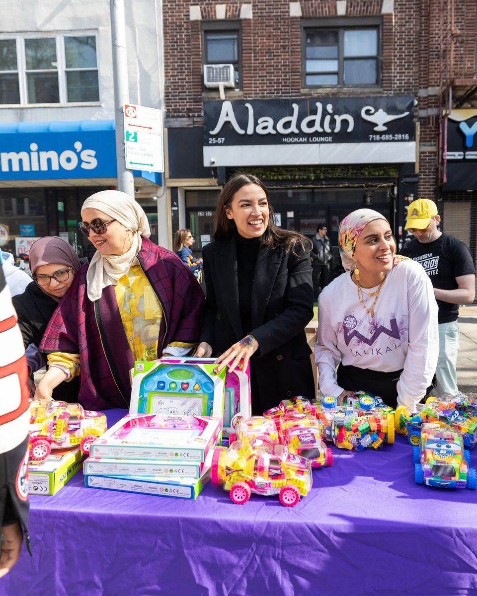 AOC | Updates tweet media