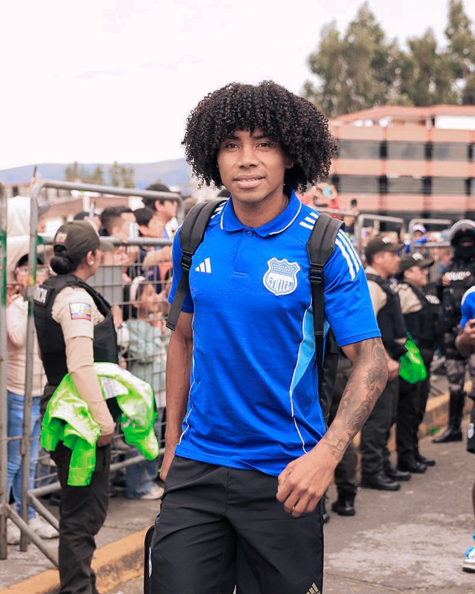 CSEmelec's tweet photo. Lejos, pero nunca solos. 💙
Latacunga es azul.

#VolviendoASerEmelec 🔵 https://t.co/F5zuV4MZjC