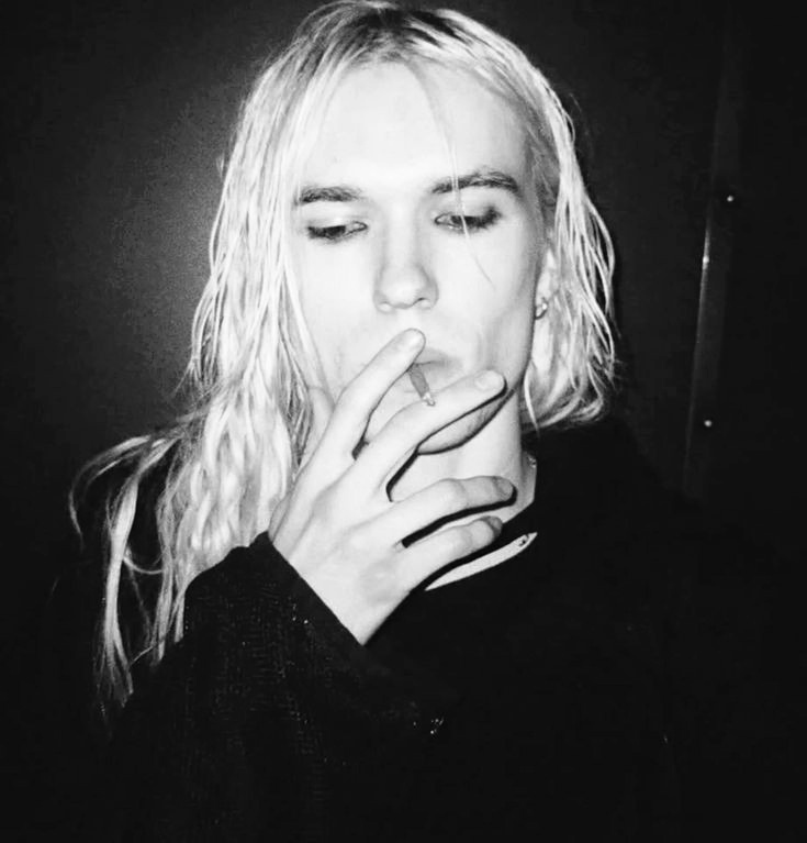 phoenix ✩ tweet media