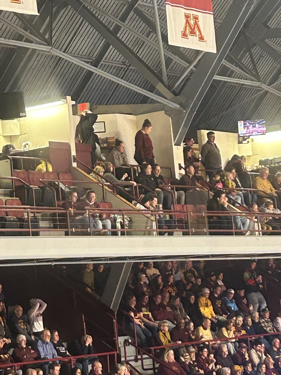 SFCHafner24's tweet photo. @Lindsay_13 @GophersKaneRob We saw you…Go Gophers https://t.co/h30trgqNlx