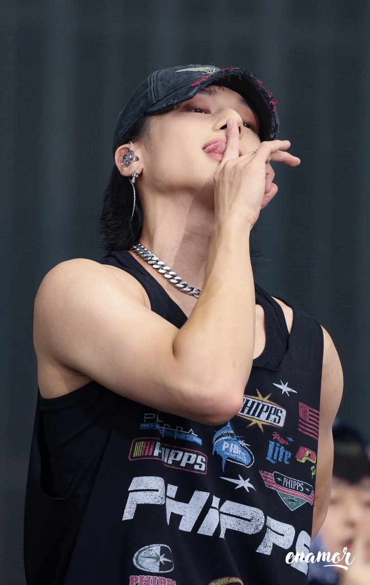 wooyoung420old's tweet photo. https://t.co/RqbwbmYxu9
