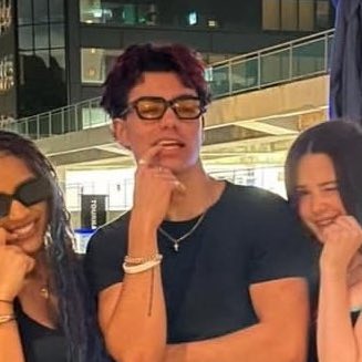 cuando veo esto por alguna extraña razón mi mente dice “un poquito mamacita”