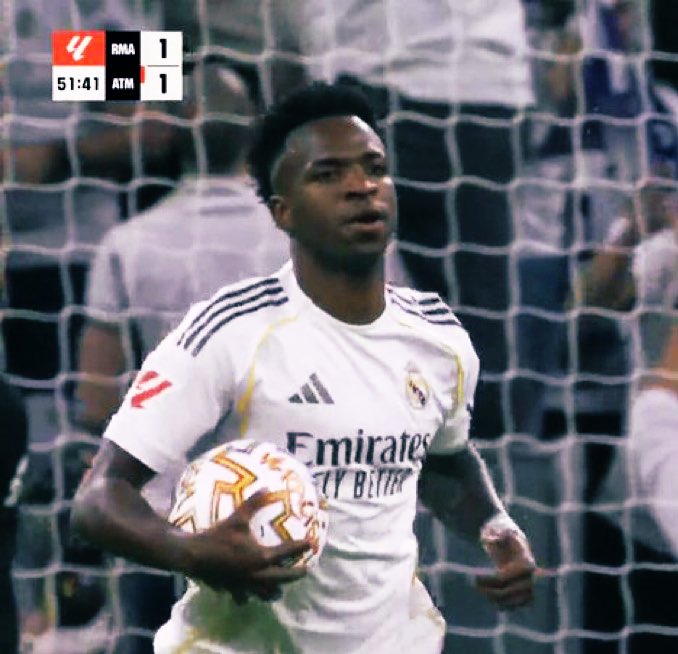 Complete Fede tweet media