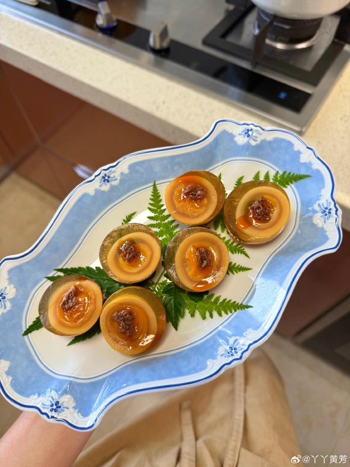 Princess Hannah tweet media